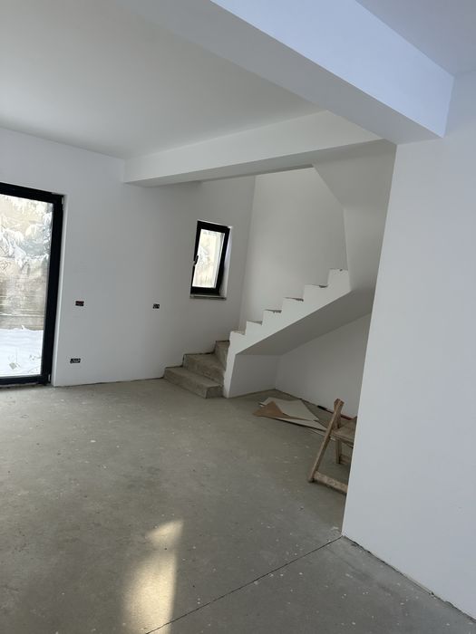 Vand casa insiruita