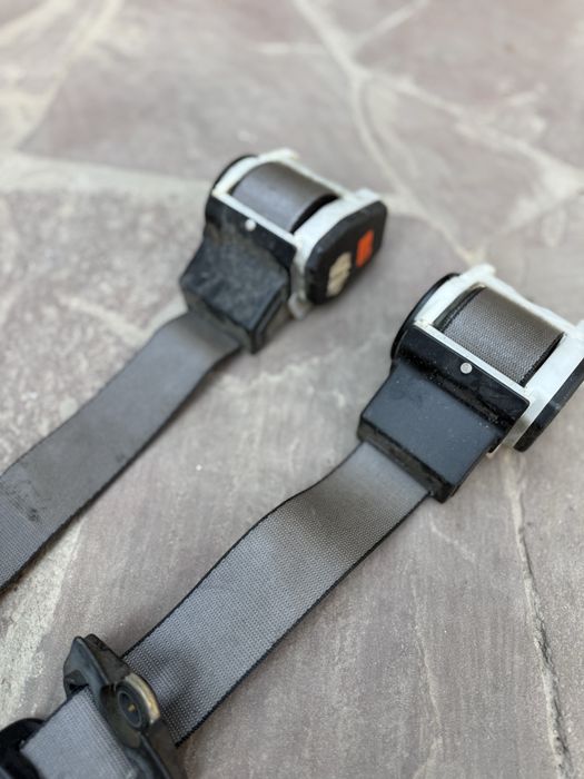 Серые ремни передние на BMW e34 (Индивидуал)