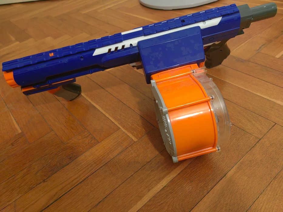 Нърф с барабан с обем 25+ патрона