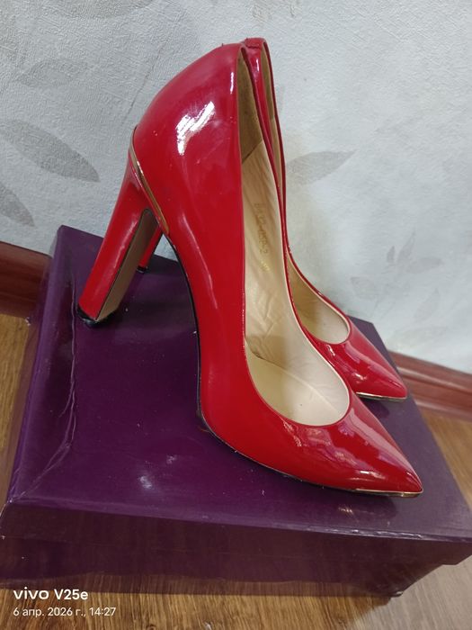 Туфли красный 39р 5000теңге
