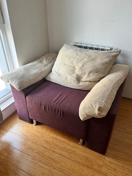 Разтегателен диван(100лв)  + разтегателен фотьойл и табуретка (200лв)