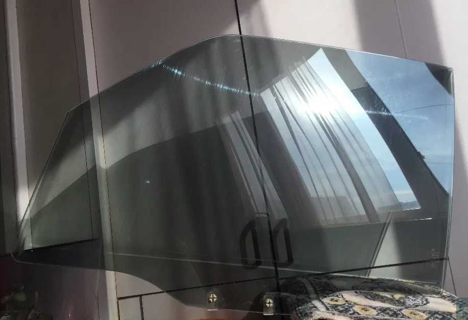 Стекло на Mitsubishi Pajero 3 - на переднюю (пассажирскую) дверь