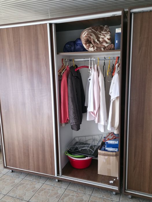 Dulap pentru dressing cu uși pe șine