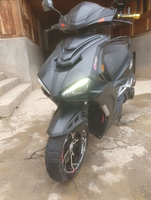 Skuter italiya r2