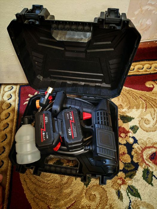 Продам мини карчер для мытья авто.