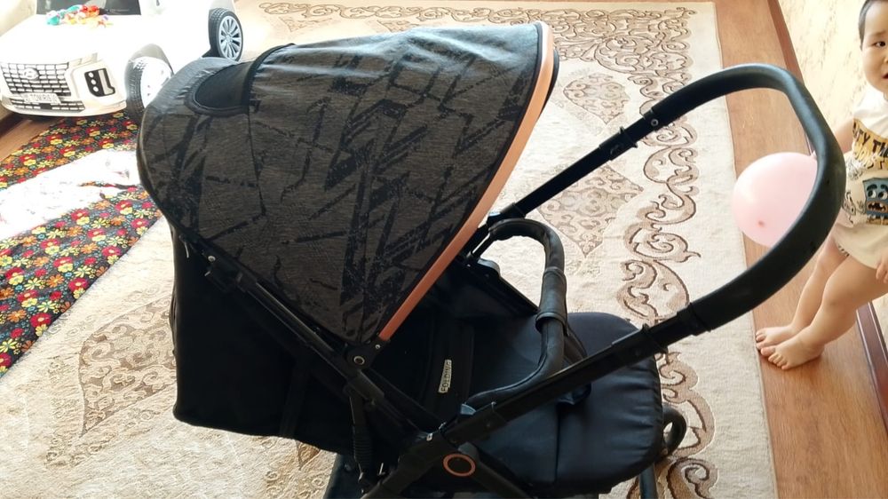 Прогулочная коляска