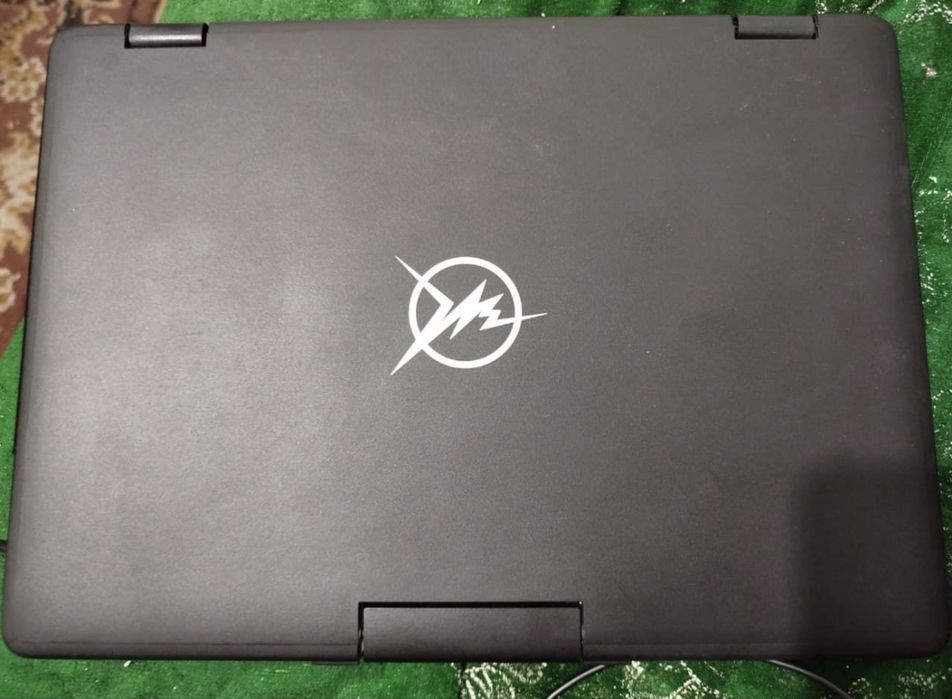 Продам ноут бук срочно