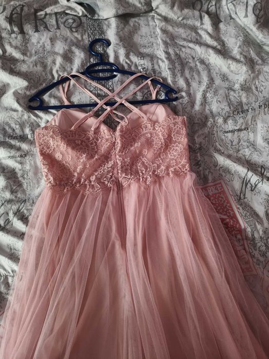 Рокля в бледо розово