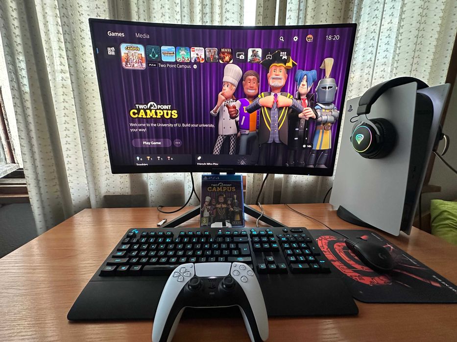 Two Point Campus PS4 / PS5 - тестван