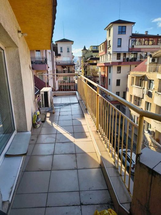 Дава се под наем Двустаен апартамент в София, Център - 60 кв.м за 488.58 € - Снимка #3