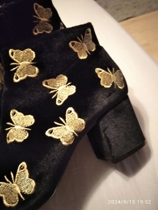 Елегантни боти с ток