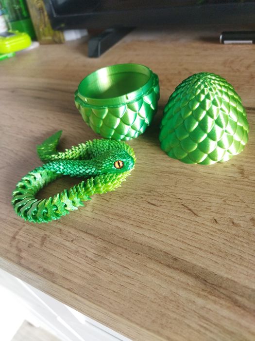 3D принтирана змия в яйце