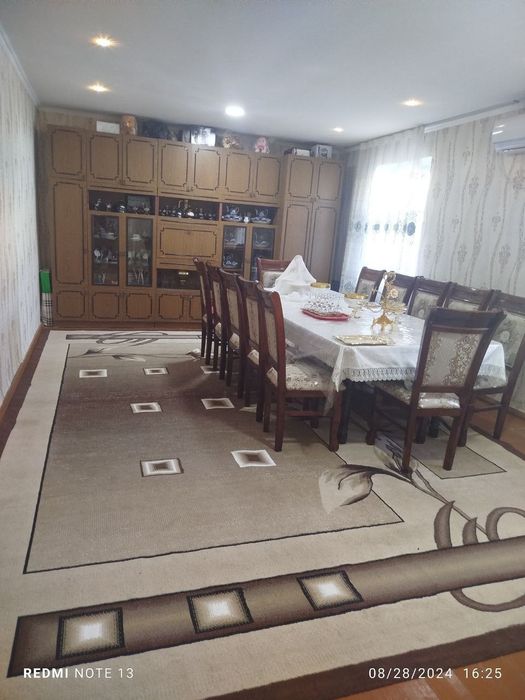 Uy 2 qavatli sotiladi