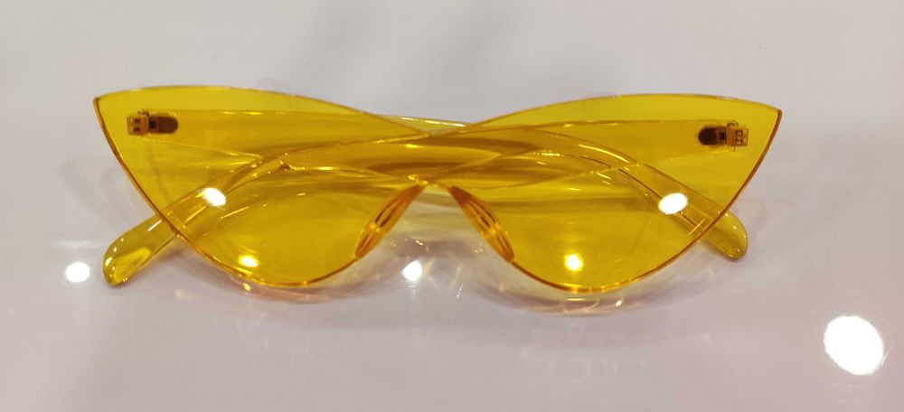 Модерни слънчеви очила в различни цветове