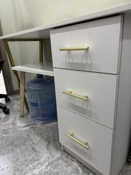 Маникюрный стол сатылады