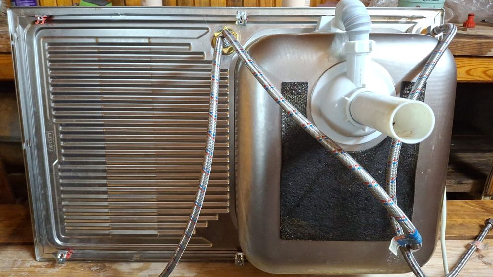 Кухонная мойка  в сборе