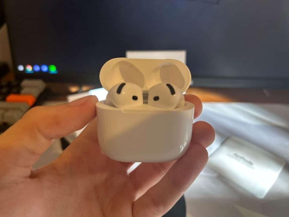 Airpods 4  noise cancelling