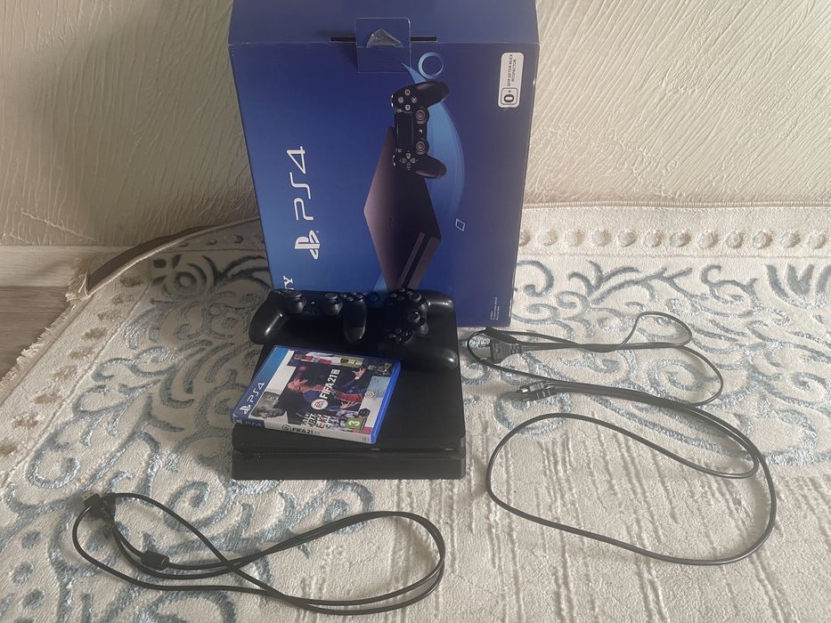Продам пс4 в хорошем состоянии