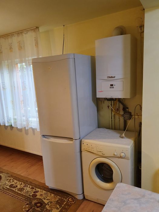 Închiriez apartament la casa