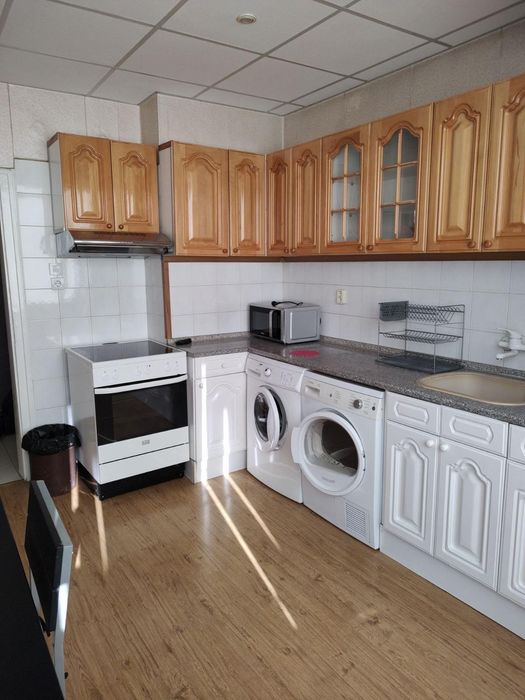 Дава се под наем Тристаен апартамент в Пловдив, Кършияка - 130 кв.м за 510 € - Снимка #2