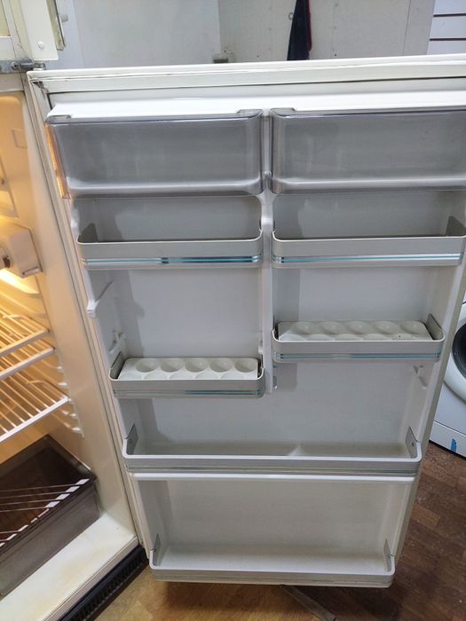 Продам холодильник высота 1.80
