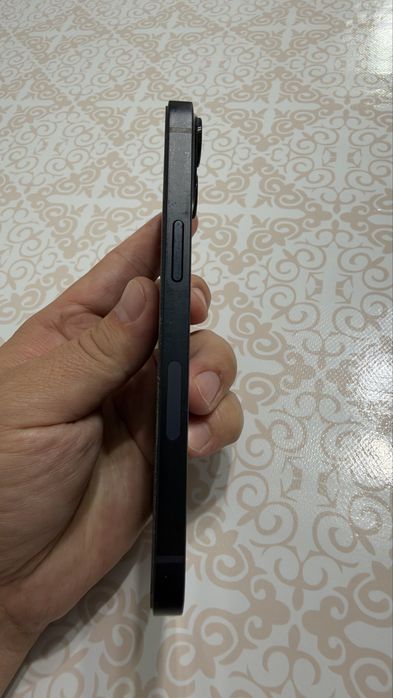 Продам iPhone 13 в хорошем состоянии