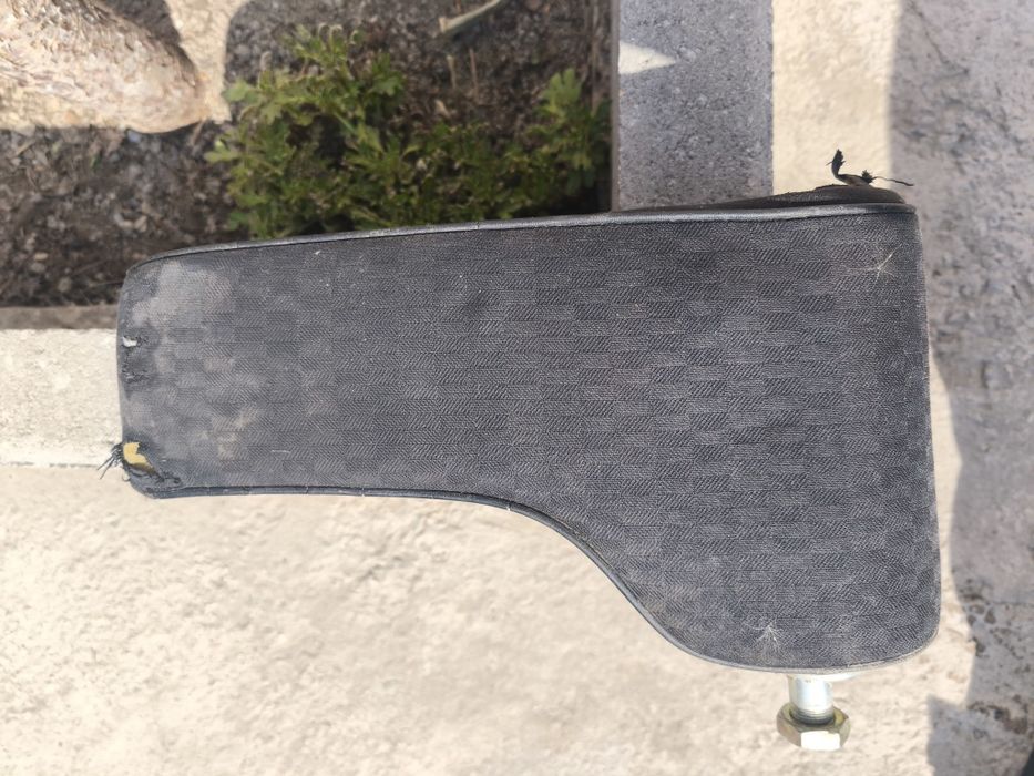 Подлокотник Мерседес 190е