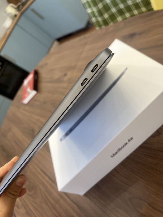 почти новая Macbook M1 256Gb