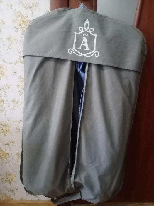 Продам костюм тройку