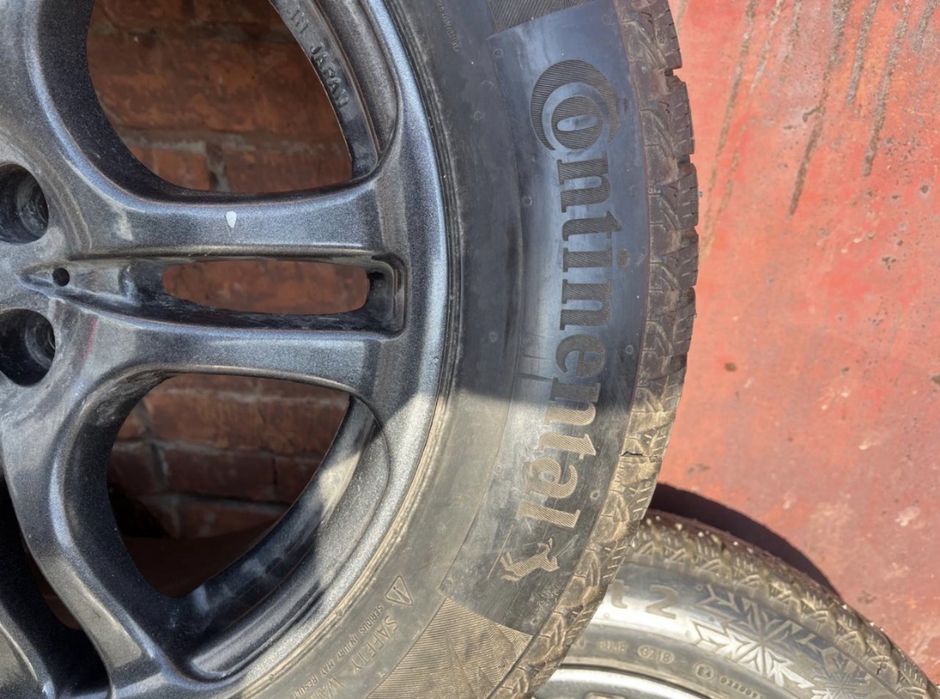 Продам зимние шины Continental с дисками