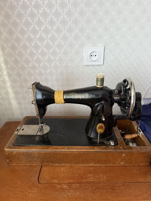 Продам швейную машинку