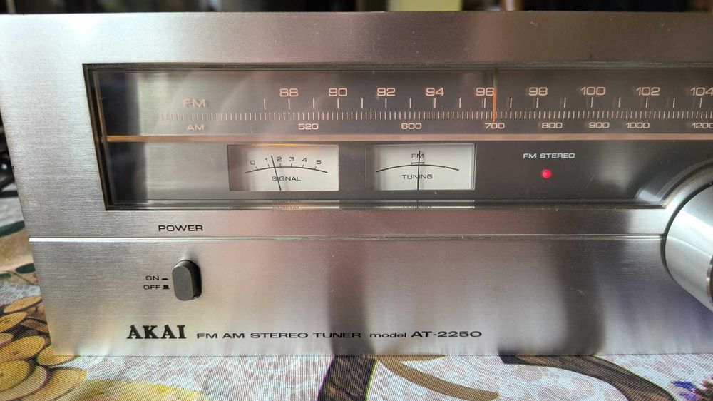 Radio,tuner Akai AT2250