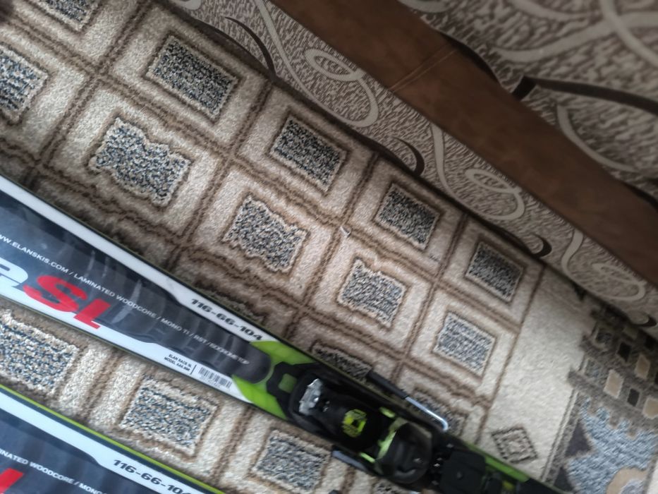 Skiuri Elan de race Sl