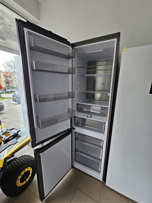 Хладилник с фризер SAMSUNG No Frost