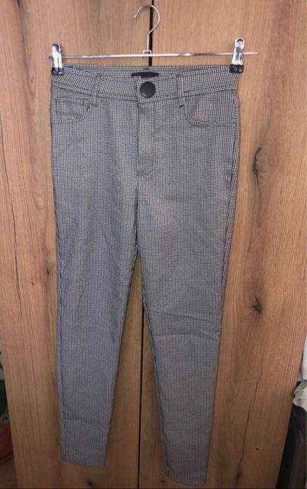 Vand 200 de perechi de blugi diferite marimi S-M XL