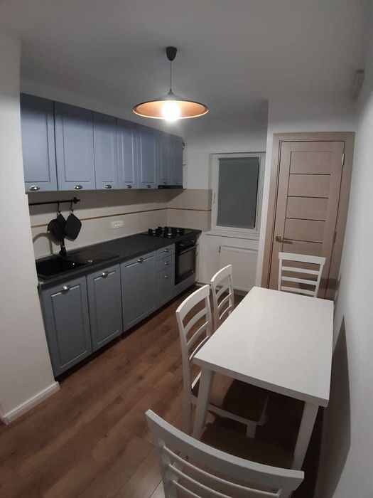 Persoana fizica inchiriez apartament cu 3 camere decomandat, 2 bai, Str. Calea Floresti, Manastur