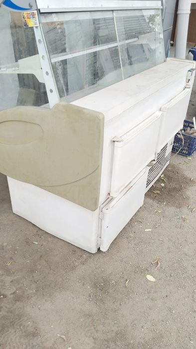 Продам витринный холодильник