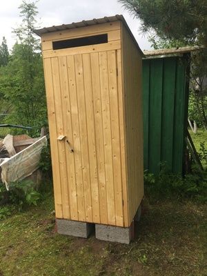 Туалет уличный деревянный