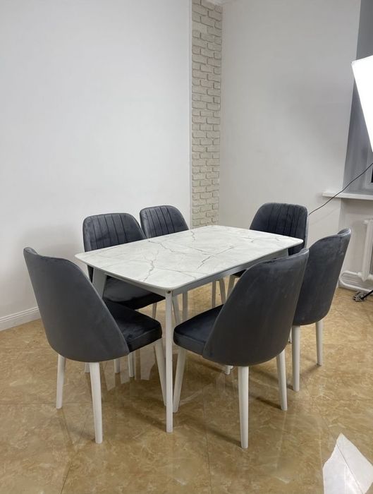 Стол и 6 стульев