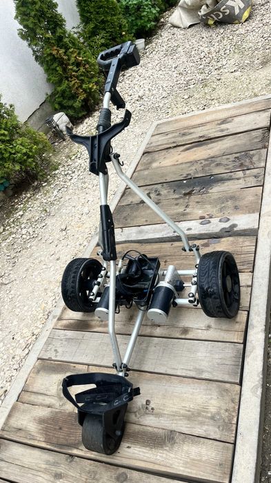 carucior electric cu 2 motoare pentru golf