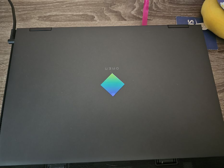 HP Omen 15-en1008nu, 15.6" FHD 144Hz IPS, Ryzen 7 5800H, RTX 3070 8GB