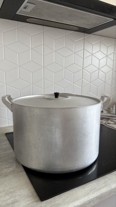 Алюминиевая кастрюля