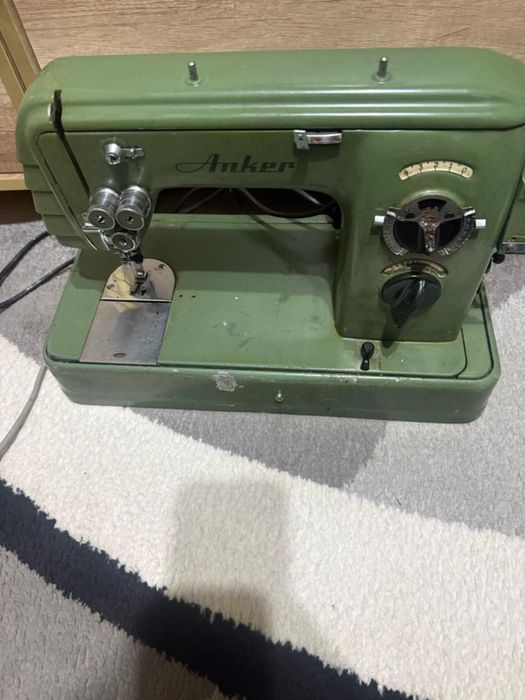 Vând mașină de cusut Anker veche