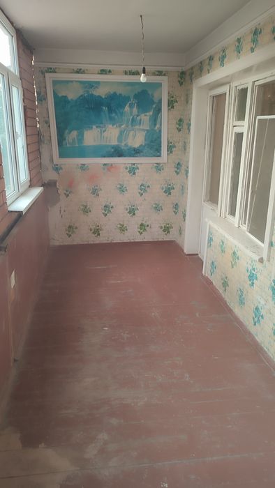 В городе Бекабад продается 3 ком квартира