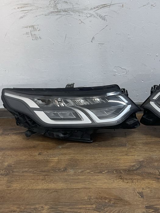 Far dreapta stanga Discovery Sport Facelift LK7213W030AA an 2019-2024