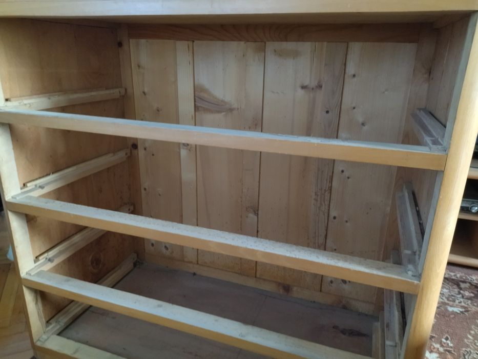 Продавам шкаф/ракла