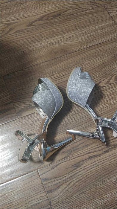 Туфли с высоким каблуком