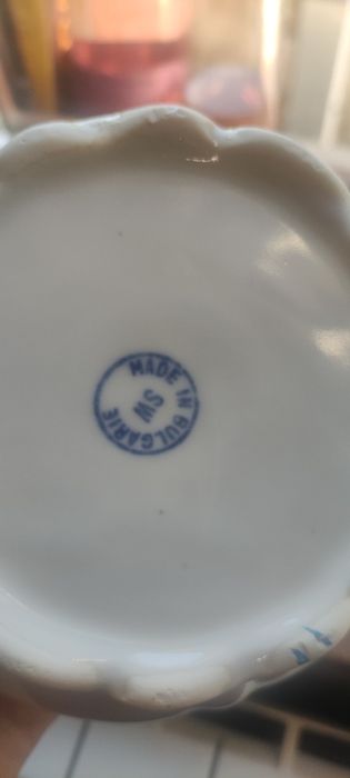 Красива порцеланова каничка