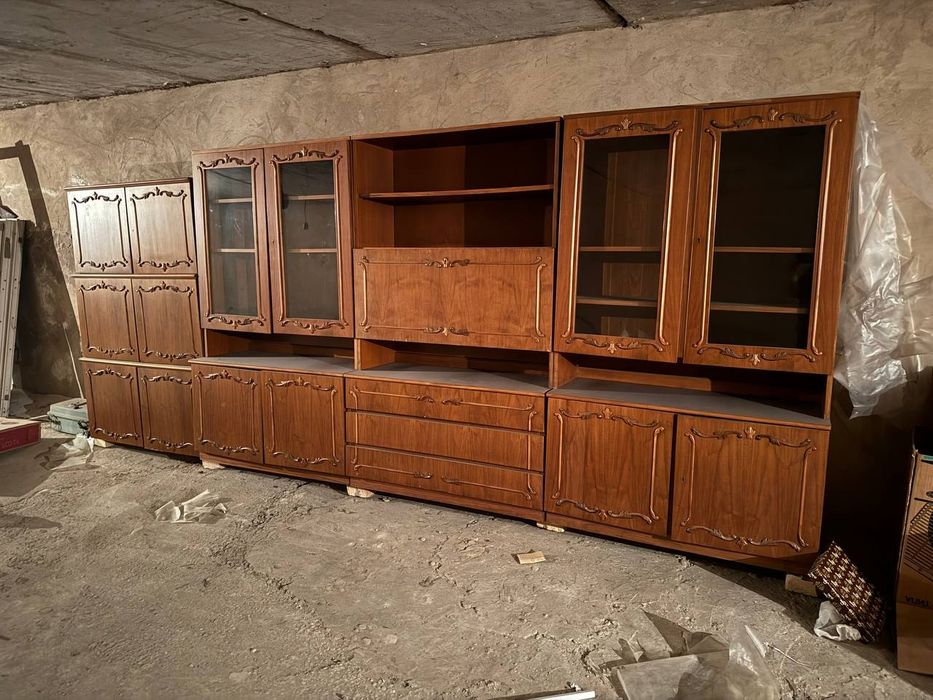 Продается гостинная мебель, состояние среднее, производство Россия