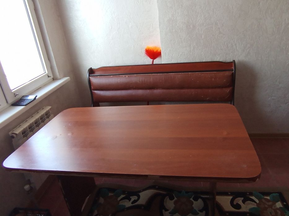 Продам кухонный уголок (стол + скамья)